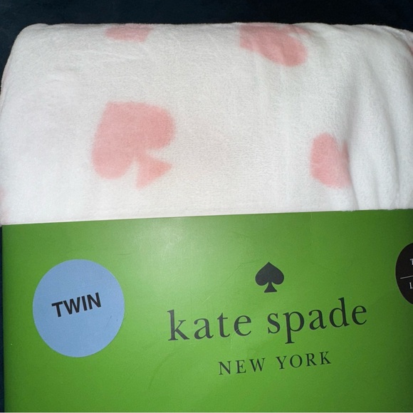 NEW! KATE SPADE Oversized Twin Plush Fleece Blanket White Pink Spade NWT! - Picture 11 of 12